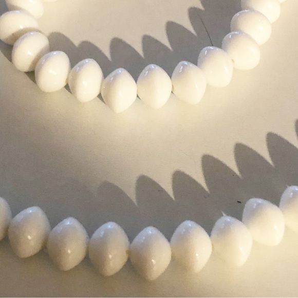 Vintage CROWN TRIFARI White Saucer Beaded Necklace, Mod Basic Long Designer Luci - Picture 10 of 14